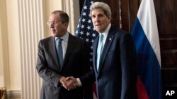 Russian Foreign Minister Sergey Lavrov, left, and US Secretary of State John Kerry shake hands before a meeting at Winfield House in London, March 14, 2014.