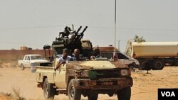 Las fuerzas rebeldes estrechan el cerco sobre Sirte y lanzan una ofensiva contra Bani Walid, en el desierto.