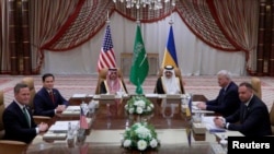 Para pejabat Amerika Serikat dan Ukraina memulai pembicaraan di Jeddah, Arab Saudi, 11 Maret 2025. (Mohammed Benmansour/REUTERS).