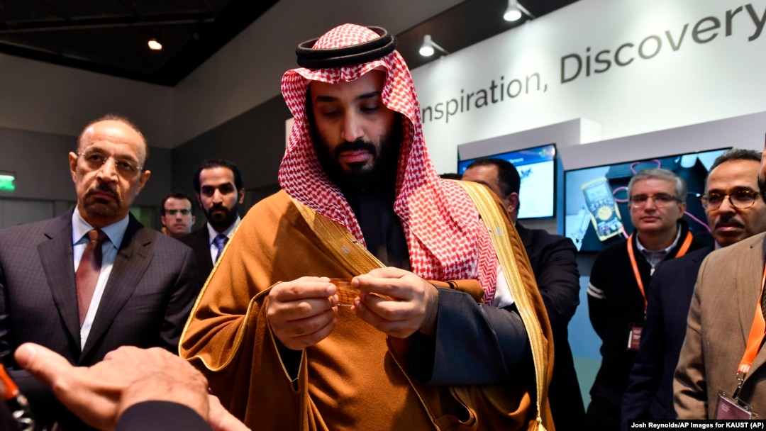Saudi Crown Prince Mohammed bin Salman observes a showing of Saudi Arabian technology, including an exhibit by King Abdullah University of Science and Technology, during a visit to Massachusetts Institute of Technology on Saturday, March 24, 2018.