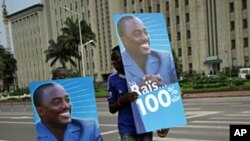 Joseph Kabila supporters on a street in Kinshasa, Dec 9, 2011
