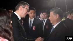This handout photograph taken and released by Serbia's Presidential press service on May 7, 2024, shows Serbian President Aleksandar Vucic shaking hands with Chinese President Xi Jinping during a welcoming ceremony at Belgrade Airport.