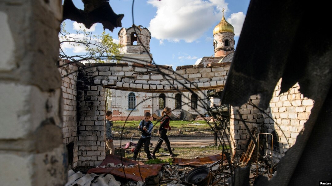 Поврежденная во время вторжения России в Украину церковь в селе Количевка Черниговской области, Украина, 27 апреля 2022 г.