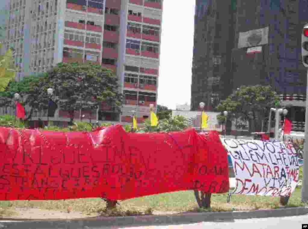 Manifestação na Praça da Independência, em Luanda (2 de Abril de 2011) Foto de Alexandre Neto / VOA