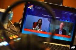 Perdana Menteri Selandia Baru Jacinda Ardern (kiri) dan Presiden Microsoft Brad Smith dalam pertemuan virtual APEC CEO Dialogues 2020. (Foto: Departemen Informasi Malaysia)