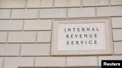 Detalle de la parte frontal del edificio del Servicio de Impuestos Internos (IRS) en Washington, EEUU, el 28 de septiembre de 2020.