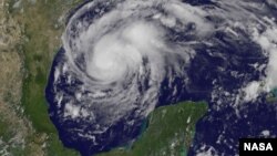 El ojo del Huracán Harvey tocó tierra pasadas las 9:45 p.m. entre Port Aransas y Port O’Connor, al noreste de Corpus Christi en Texas.