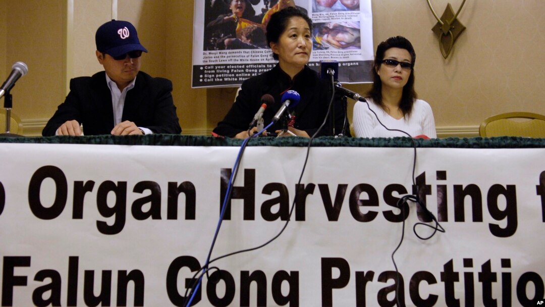 Praktisi Falun Gong mengadakan konferensi pers di Arlington, Virginia, mengenai panen organ. (Foto: Dok)