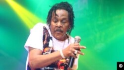 L'artiste Reggae Majek Fashek en concert. (Courtesy photo)