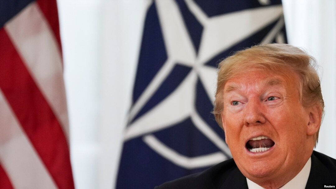 Presiden AS Donald Trump dalam pertemuan dengan Sekjen NATO Jens Stoltenberg (tidak nampak dalam gambar) menjelang dimalinya KTT NATO di Watford, London, Inggris, 3 Desember 2019.