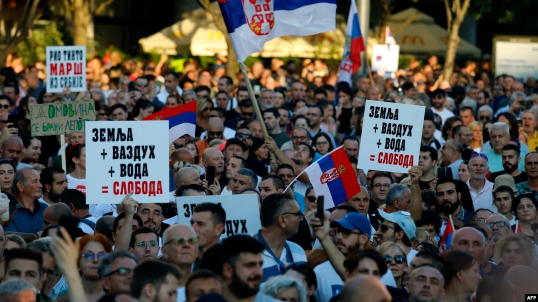 Učesnici protesta protiv iskopavanja litijuma održanog 10. avgusta u Beogradu (Foto: AFP/ Marko Đoković)