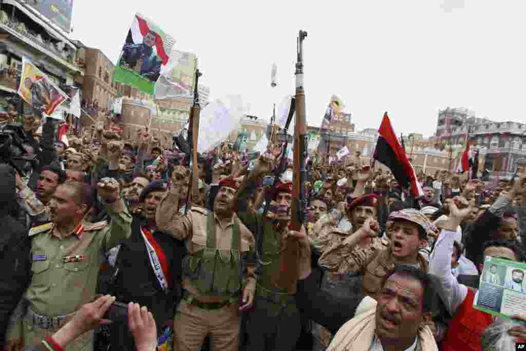 سعودی فوجی افسران نے بمباری مہم کے پہلے مرحلے کو کامیاب قرار دیا ہے مگر ساتھ ہی متنبہ کیا ہے کہ اتحادی افواج کو زمینی حملوں کی ضرورت بھی پڑ سکتی ہے۔