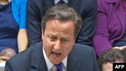 Thủ tướng Anh David Cameron phát biểu trước phiên họp của Quốc hội, ngày 20/7/2011