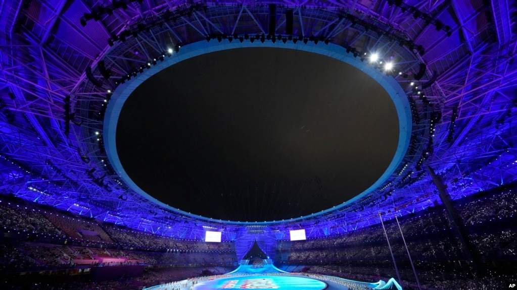 第19届亚洲运动会2023年9月23日在杭州正式来开序幕。文艺表演者在开幕式前展示他们的精彩节目。(photo:VOA)