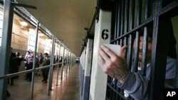 Ikea suscribió un acuerdo con las autoridades de la extinta República Democrática Alemana (RDA) para el uso de prisioneros en la fabricación de productos.