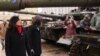 Міністерка оборони Канади Аніта Ананд у Києві оглядає знищену російську військову техніку. 