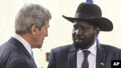 South Sudan's President Salva Kiir (R) listens as he greets U.S. Secretary of State John Kerry at the President's Office in Juba, South Sudan, May 2, 2014.