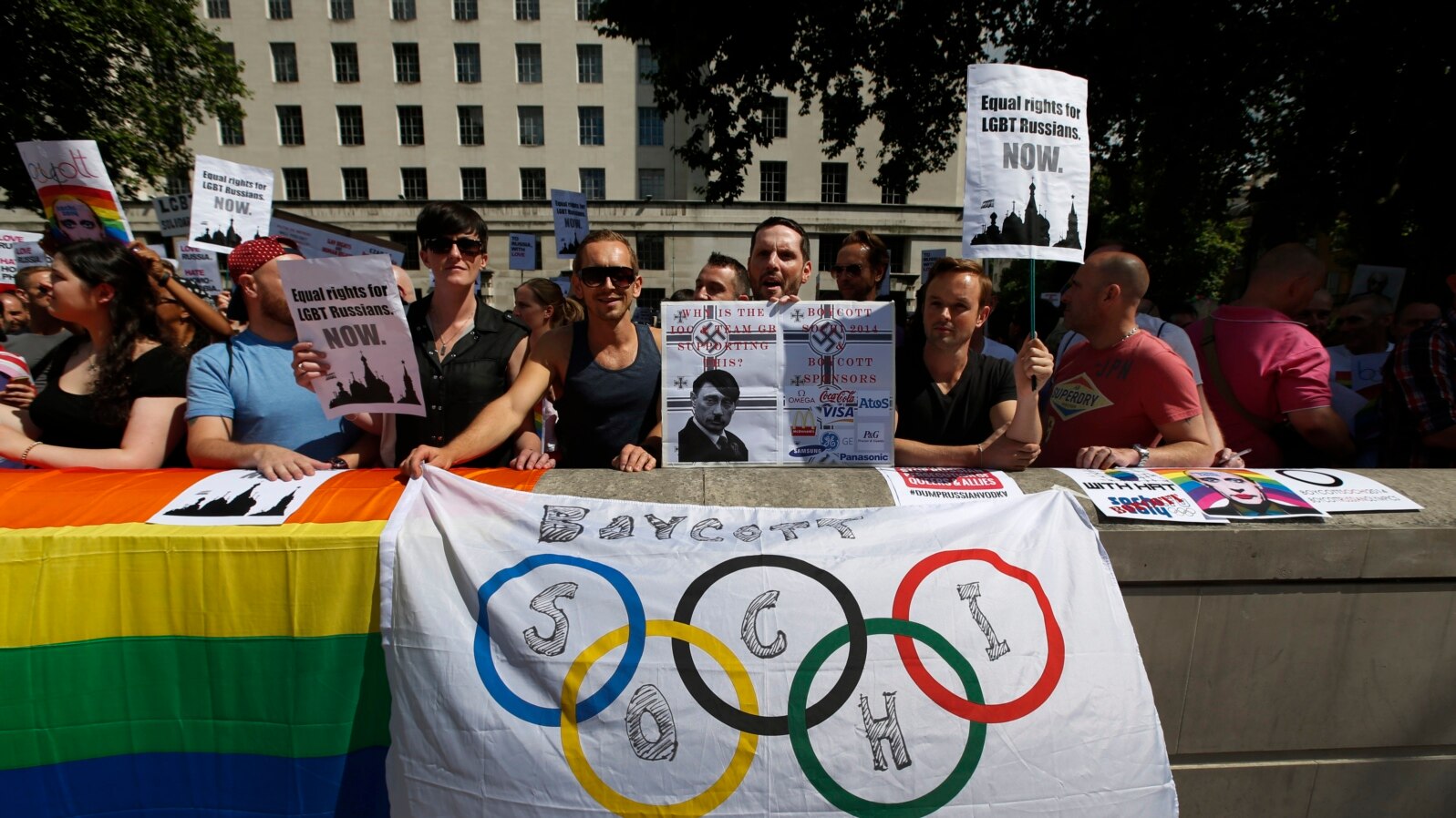 Aktivisti učestvuju u protestu zbog ruskog novog zakona protiv homoseksualaca u centru Londona, 10. avgusta 2013.