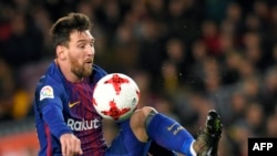 Lionel Messi contrôle le ballon lors du match contre le Celta de Vigo, au Camp Nou, le 11 janvier 2018.