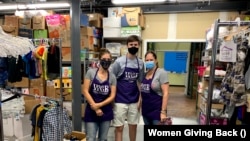 Волонтеры Women Giving Back на складе организации в Стерлинге, штат Вирджиния (photo - courtesy: Women Giving Back, 2021) 