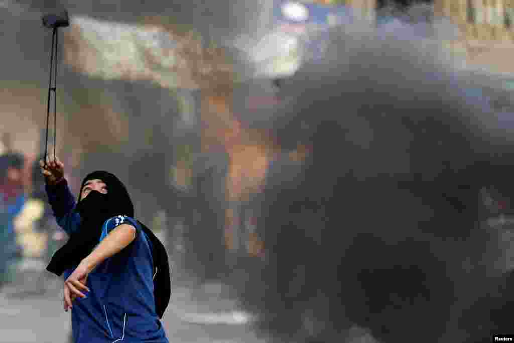 فلسطین میں مظاہرین اس اعلان پر احتجاج کر رہے تھے کہ امریکہ اب اس بات پر یقین نہیں رکھتا کہ اسرائیلی بستیاں بین الاقوامی قانون کی خلاف ورزی کے مترادف ہیں۔ 