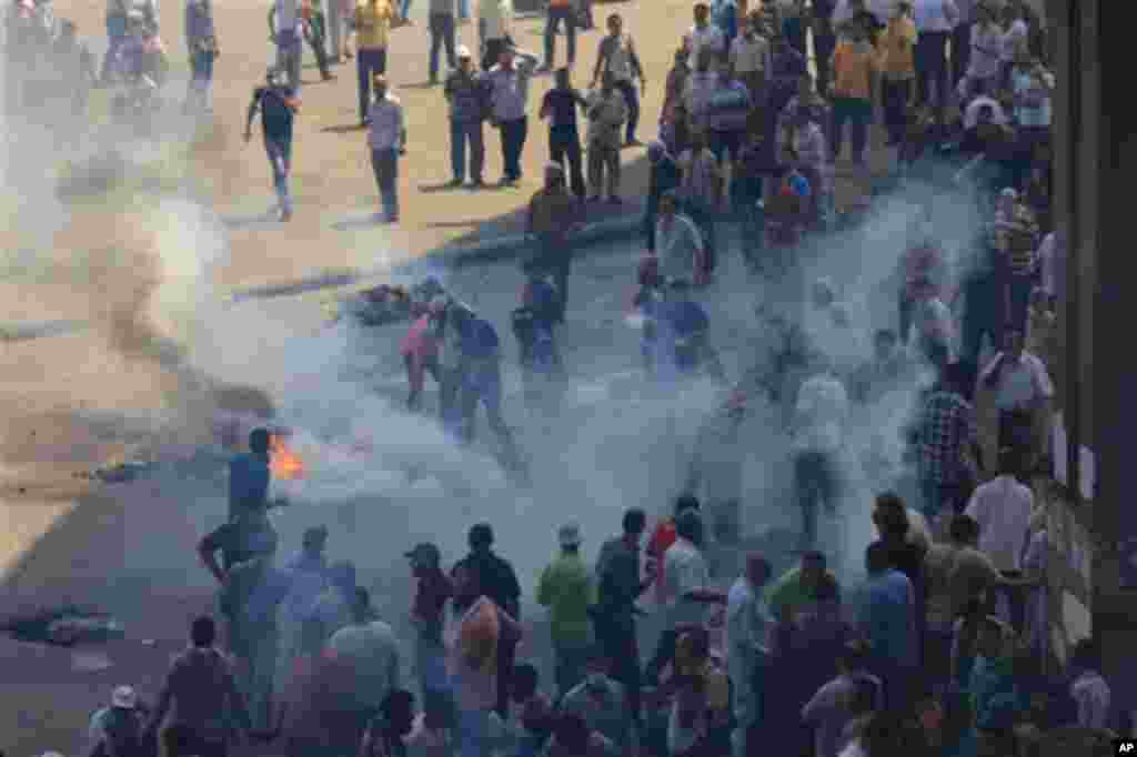 Supporters of Egypt's ousted President Morsi clash with security forces near the largest sit-in by supporters of Morsi.