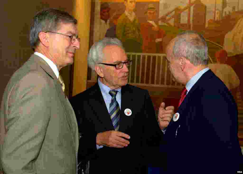 Former VOA&#39;s Europe Division Director Frank Shkreli (left) and former Service members Gjon Kadeli and Idriz Lamaj at the ceremony 