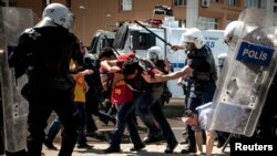 برخورد پلیس ضد شورش ترکیه با تظاهرکنندگان