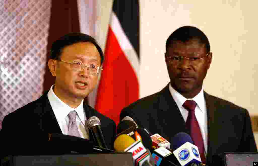 Chinese Foreign Minister Yang Jiechi (L) and his Kenyan counterpart Moses Wetangula address a news conference in Kenya's capital Nairobi, January 2010. Business deals are often preceded by high-level political talks.
