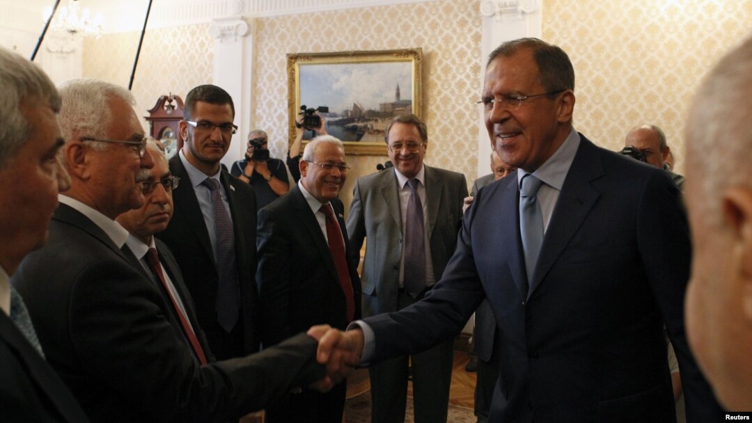 Russia's Foreign Minister Sergei Lavrov (R) meets with Syrian opposition leaders in Moscow July 11, 2012. 