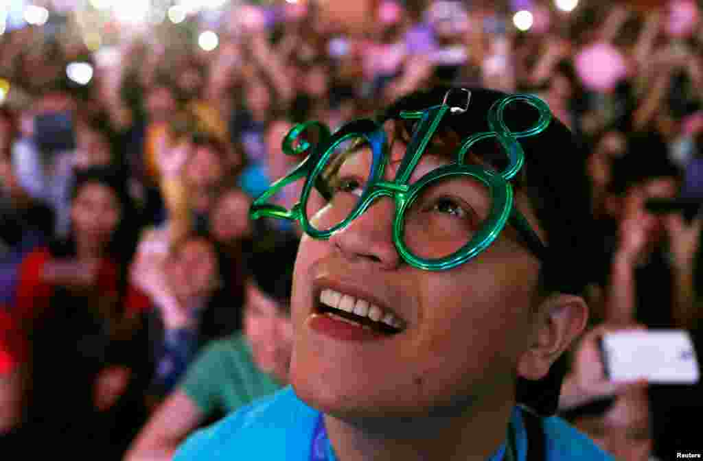 People celebrate the New Year at Eastwood mall in Quezon City Metro Manila in the Philippines, Jan. 1, 2018.