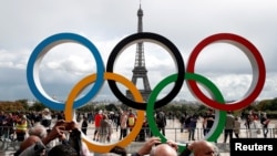 资料照：法国人在庆祝巴黎赢得2024年奥运会主办权。（2017年9月16日）