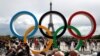 Олімпійські кільця на тлі Ейфелевої вежі у Парижі після того, як Франція отримала право проводити Олімпійські ігри 2024. 16 вересня 2017. REUTERS/Benoit Tessier