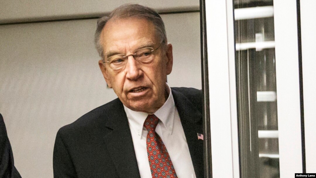 El Senador Chuck Grassley amenazó con citar a comparecer ante el Senado al hijo mayor de Donald Trump y al ex gerente de su campaña en 2016. Por su parte el republicano Lindsey Graham, se reunió con Jared Kushner previo a su interrogatorio.