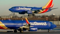 Pesawat Southwest Airlines bersiap mendarat di Bandara Internasional Midway, 12 Februari 2023, di Chicago. (Foto: AP)