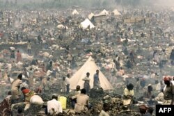 FILE— About 160,000 Rwandan refugees pack a makeshift camp, 10 kms north of the eastern Zairean border town of Goma, on July 17, 1994. According to the UNHCR, since 14 July at least 600,000 Rwandans sought refuge there from the Rwandan Patriotic Front advance.