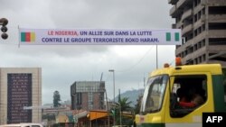 Une banderole contre Boko Haram à Yaounde, Cameroun, 28 juillet 2015.