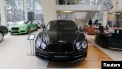 Bentley cars are on sale at a showroom of a dealership at 'Barvikha Luxury Village' shopping mall outside Moscow, Russia, Feb. 1, 2016. As Russia wrestles with an economic crisis, more and more Porsches and Rolls-Royces are appearing on its roads.