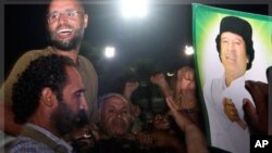 Mucaaradka Libya oo Qasriga Qadaafi Galay