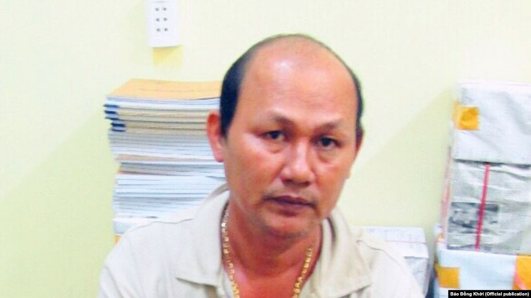 Ông Nguyễn Văn Công Em, cư dân huyện Giồng Trôm, tỉnh Bến Tre, bị bắt về cáo buộc kêu gọi biểu tình trong thời gian hội nghị thượng đỉnh Mỹ-Triều diễn ra. (Hình: Báo Đồng Khởi)
