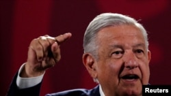 El presidente de México, Andrés Manuel López Obrador, gesticula durante una conferencia de prensa en el Palacio Nacional de la Ciudad de México, México, el 20 de junio de 2022.