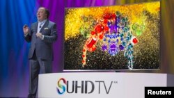 تلویزیون های مقعر دارای قدرت مافوق وضاحت بالا یکی از محصولات این نمایشگاه بود