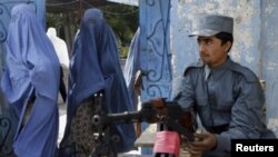 حکومت ها نباید از بدبختی های زنان افغان چشم پوشی کند.