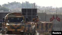 Komek hêzên Tirkîyê ji bajarokê Girê Spî (Tel Abyad) yê Sûrîyê vedigerin (Arşîv)