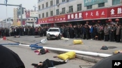 中国河南省汝南县一派出所所长星期六(10月29日)下午酒后驾车撞人现场