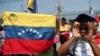Los partidarios reaccionan cuando el líder de la oposición venezolana, Nicolás Maduro, habla en un mitin en Guatire, Venezuela, el 18 de mayo de 2019. 