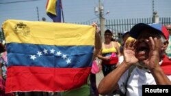 Los partidarios reaccionan cuando el líder de la oposición venezolana, Nicolás Maduro, habla en un mitin en Guatire, Venezuela, el 18 de mayo de 2019. 