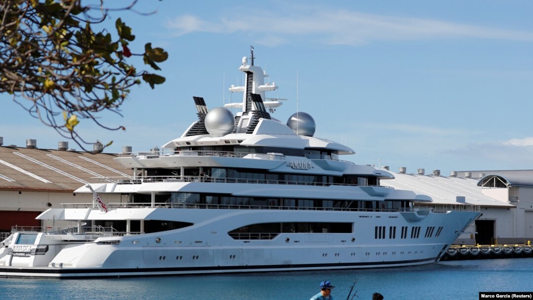 Jahta Amadea koju su Sjedinjene Države zaplenile u gradu Honolulu na Havajima. Plovilo je u vlasništvu oligarha Sulejmanu Kerimovu (REUTERS/Marco Garcia)