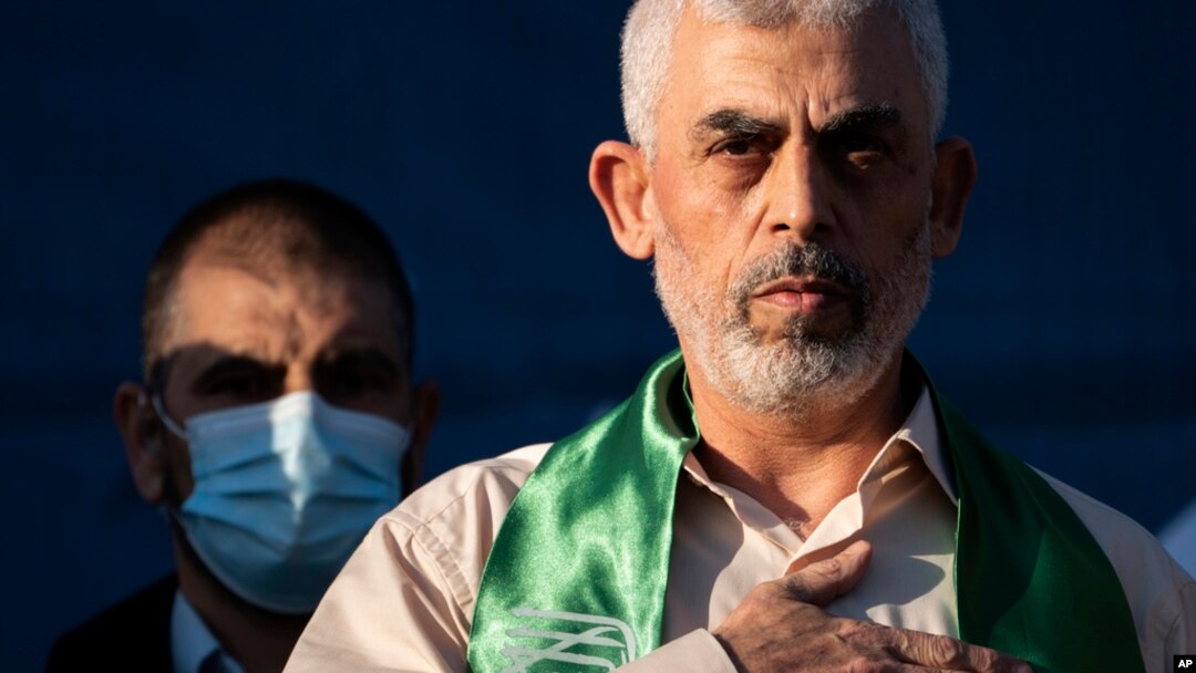 Yahya Sinwar, Pemimpin kelompok Hamas di Jalur Gaza, menghadiri sebuah acar di Kota Gaza, pada 24 Mei 2021. (Foto: AP/John Minchillo)