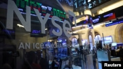纽约证券交易所(NYSE)现场的交易人员。(2026年5月5日)